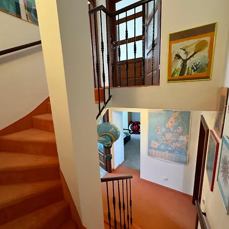 Domov Pro 8 Hostu Ve Meste Villa