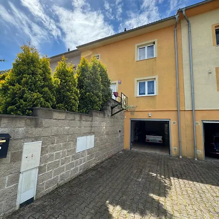Domov Pro 8 Hostu Ve Meste