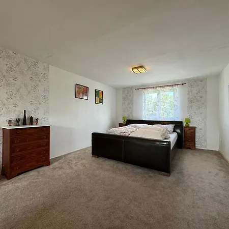 Villa Domov Pro 8 Hostu Ve Meste Karlovy Vary