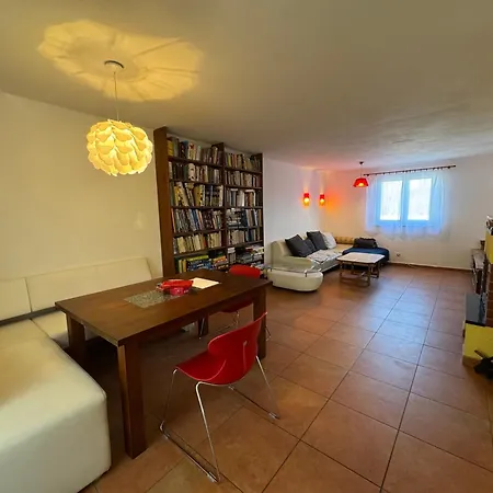 Domov Pro 8 Hostu Ve Meste Villa