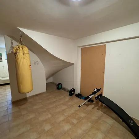 Domov Pro 8 Hostu Ve Meste *
