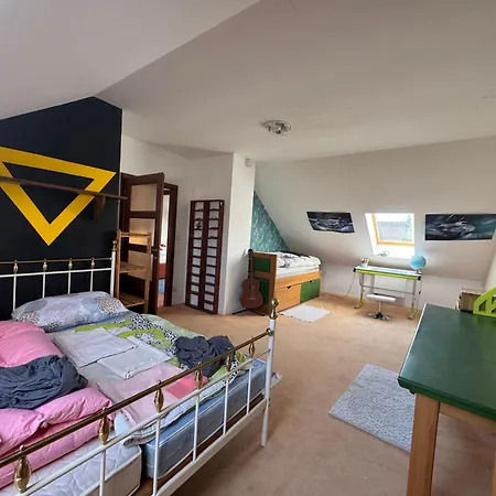 Domov Pro 8 Hostu Ve Meste Villa
